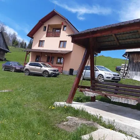 Gabriela Lodge *
